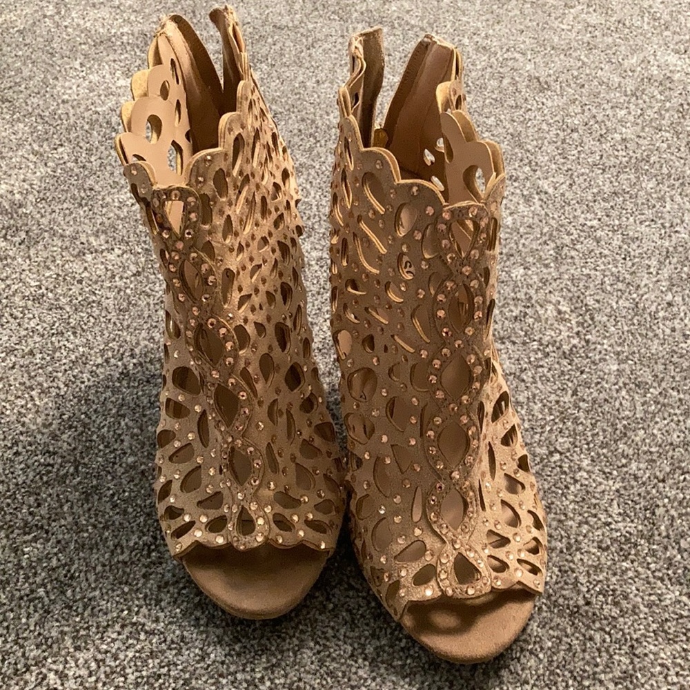 Zigisoho size 8.5, 3inch heels